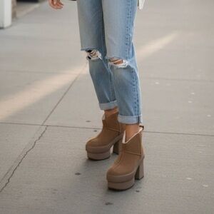 NWOB Ugg New Heights Heeled Boots in Chestnut Size 9